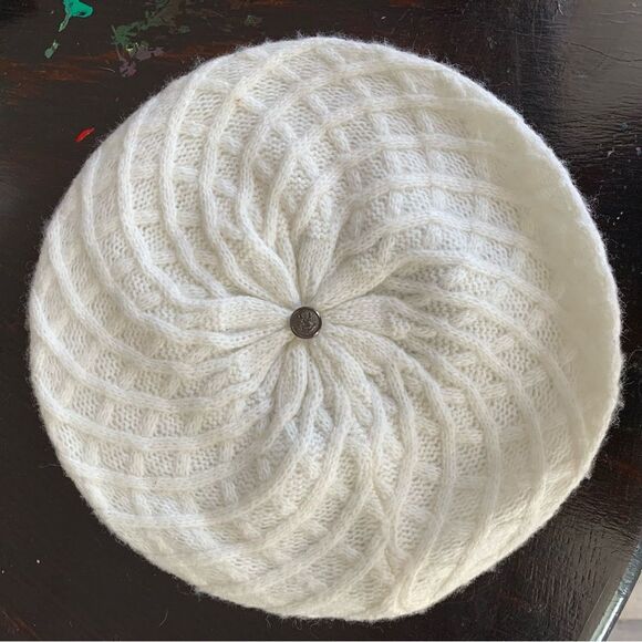 Women’s White Knit Beret with Button Accent –Cozy Parisian Winter Hat coquette - Picture 4 of 5